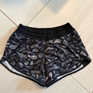 Lululemon tracker IV short. Size 6. Excellent used condition